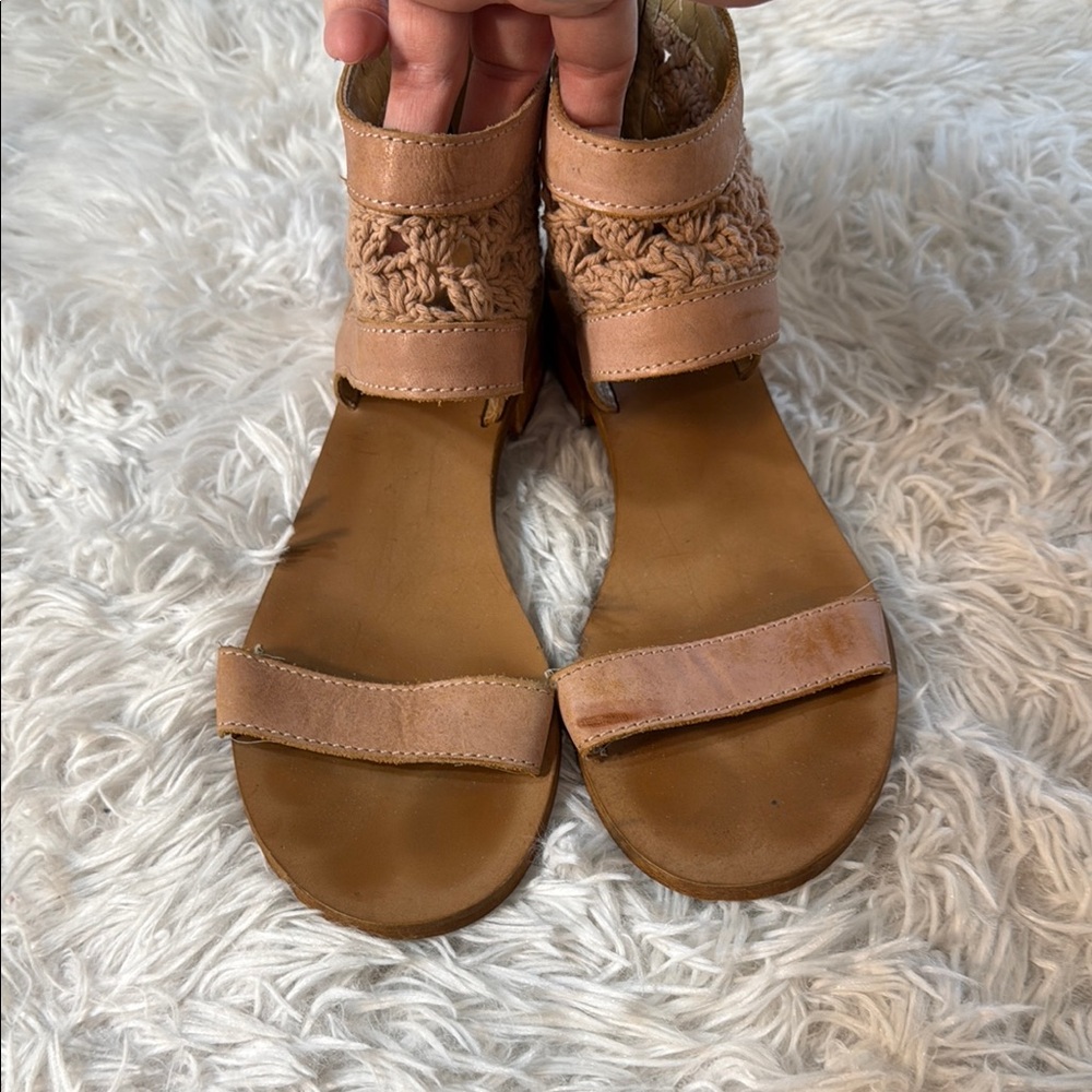 Anthropologie Latigo Womens Shoes Rupee Sandals Leather Flat Crochet Boho 7 - Picture 3 of 11